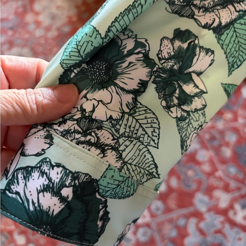 Duluth Trading Co Green and White Floral Top - Picture 4 of 9